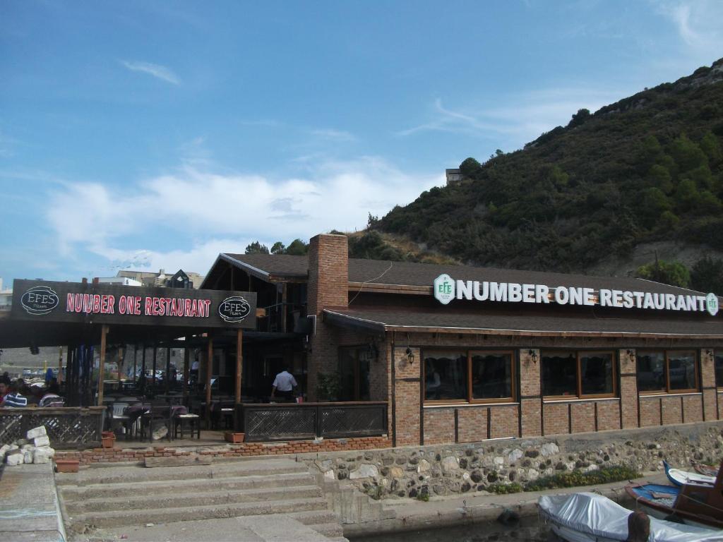 Number One Apart Hotel Karaburun  Esterno foto